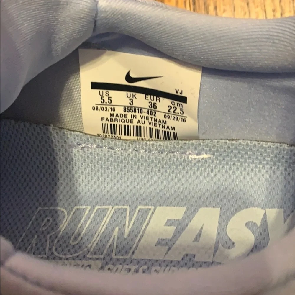 Nike skyelux tennis shoes